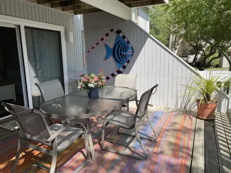 Sea Colony, Walk to Beach & Tennis--Beautiful, Sparkling Clean Getaway!