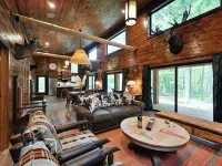 Stylish Signature Lodge, nestled in the Forest, with Teal Lake views Hotels in Sawyer County