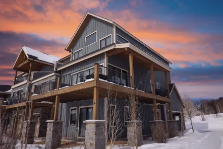 New, modern mountain retreat for several families 8 min from ski resort.