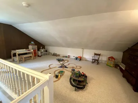 Family friendly with fireplace and swingset