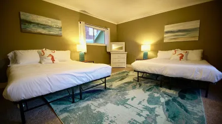 SeaBreeze Bungalow - Private Home - 1/2 block to beach - Pets! - Enclosed Fence Отели в г. Сисайд