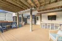 Sandbridge... Beautiful Beach Home With Direct Beach Access and Ocean Views - مسبح خاص