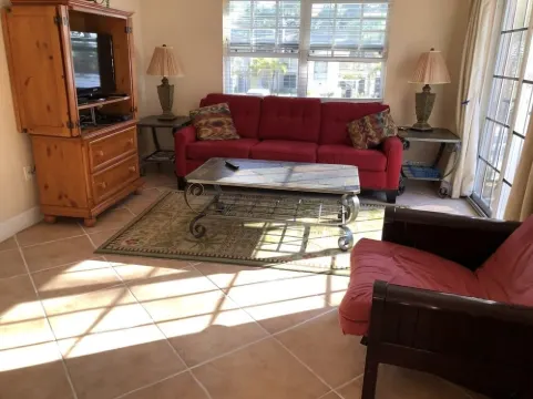 Villa-style condo with pool and beach access - Condo 8