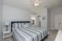 NEWLY RENOVATED DOG FRIENDLY BEACH HOUSE WITH FENCED IN YARD 1 BLOCK TO BEACH