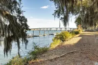 Waterfront – 3 Min to Parris Island  Sleeps 6  Stunning Views