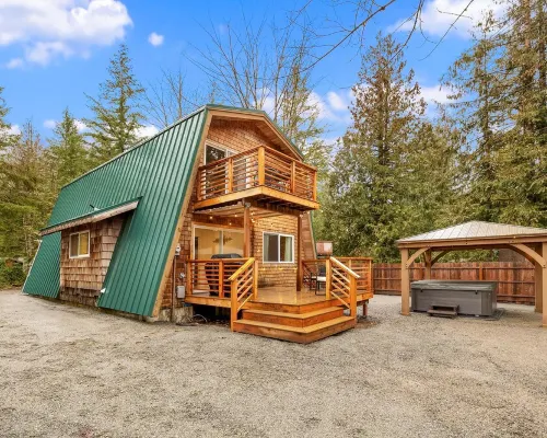 Wild Dog Cabin located on Highway 2 - Only 25 min to Steven's Pass! Hotels in Baring