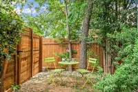 Walk to Restaurants & Shopping; 1 mile to SoCo - Country Houses