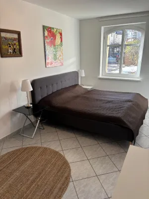 tastefully furnished & quiet apartment in West Lichterfelde Hotels near Glienicker Brücke