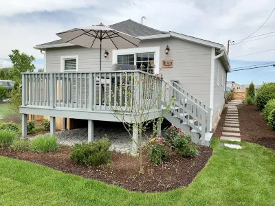 Cozy Summer Cottage minutes from Narragansett Beaches 포인트 쥬디스 등대 주변 호텔