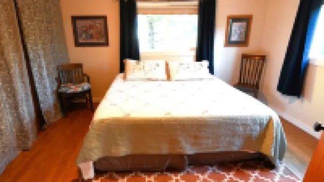 Perfect Location, Comfortable & Convenient for a long-term stay w/two bedrooms
