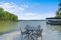 Secluded Lake Oconee 4 Bed/4 BA lakefront home w/ Private dock, 10 Min to Publix