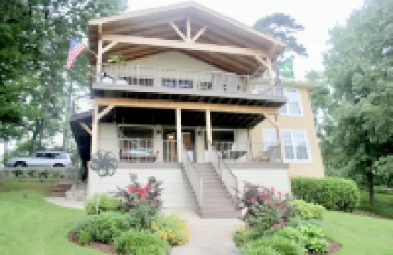 Hamilton Happy Place (million dollar view) - Lake Retreat