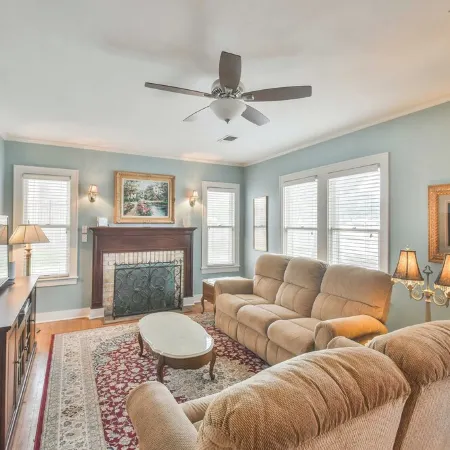 BEE in BRENHAM Holiday Cottage - Premium location walking distance to downtown