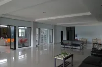 Super OYO 3903 Sweethome Syariah Guesthouse Hotels in Guntung Payung