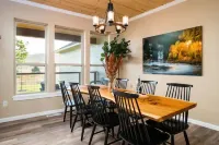 Refined Living Surrounded by Beautiful Scenery and Amazing Wildlife