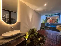 Villa Amethyst J-9 Lembang 5 BR With Private Pool, Karaoke Set and Billiard