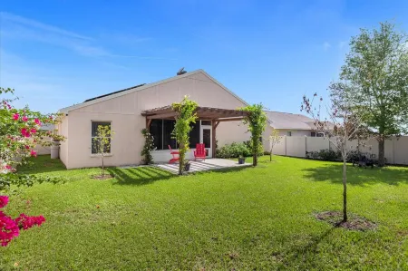 Charming 3-bedroom house in fantastic Haines City with WiFi, AC, near Disney