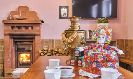 Гостиница Ростовская Отели рядом с достопримечательностью «Троице-Сергиев Варницкий монастырь»