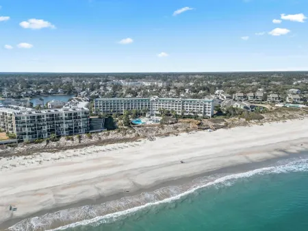 Oceanfront: The Seabatical Suite at Bridgewater Resort / Litchfield By The Sea