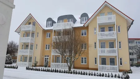 Bright renovated apartment 350m to the beach