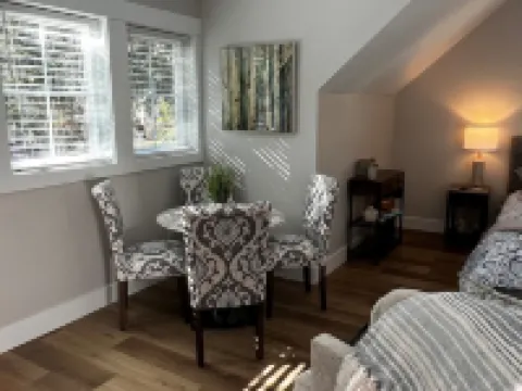 Carriage House within 5 minute walk of Old Town Bluffton Hotels in Bluffton