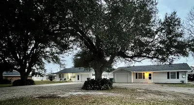 Shady Oak Cozy Getaway - Lake Charles, LA Hotels near Glad Tidings Church