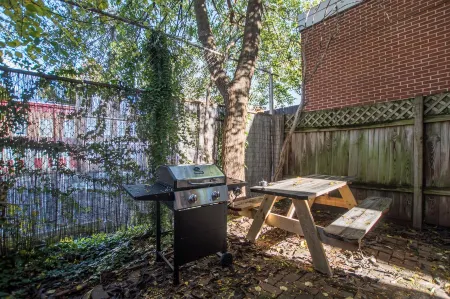 Spacious Midtown HBG home just minutes from the Farm Show Complex and Hersey Park Отели рядом с достопримечательностью «Harrisburg University of Science and Technology»