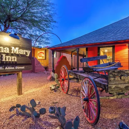 China Mary Inn: "Doc Holliday Suite" Charming 2-bedroom in heart of Tombstone