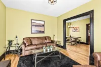 Charming 2-Bedroom Pet-Friendly Home Walkable to Downtown, Murals & Coffeehouse