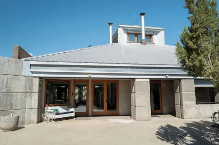 Spacious Artist Loft  in Tehachapi