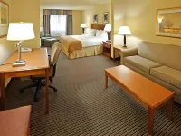 Holiday Inn Express & Suites Magnolia-Lake Columbia Hotels in Magnolia