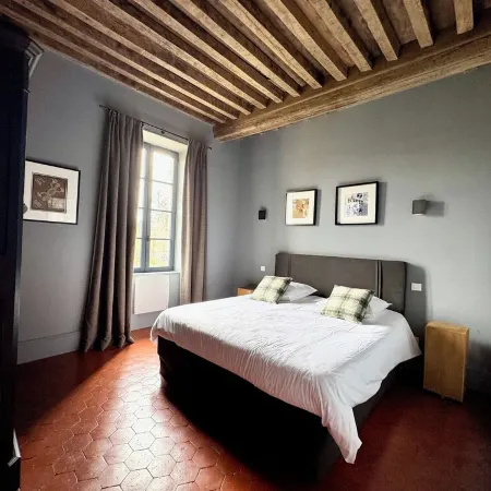 Former convent from the 17th, renovated, private garden, Beaune city center