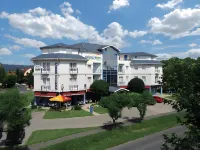 Kristály Hotel Hotels in Balatonkeresztur