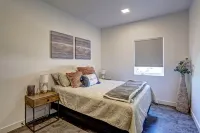 Inspiring Modern Home W/ Space, Close to interstate, restaurants, and shopping. Hotels near Berlin Wall