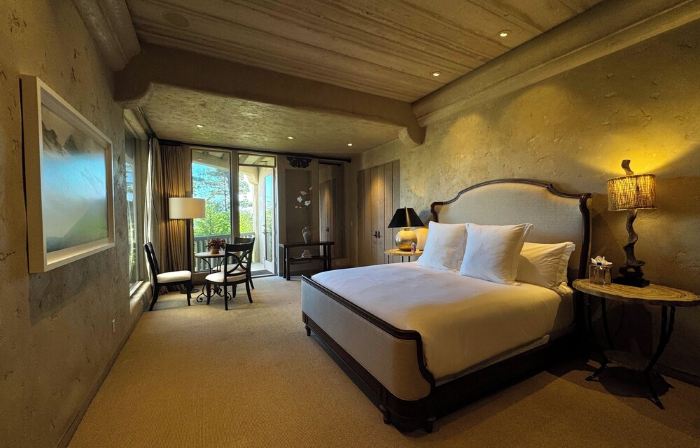 Forest Opulence: Center of PB Resorts: Four Seasons Beds