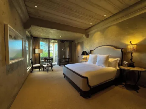 Forest Opulence: Center of PB Resorts: Four Seasons Beds Hotels near Pebble Beach