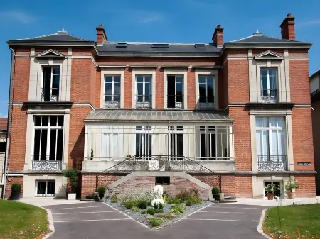 Maison M Troyes Отели в г. Вильшетиф