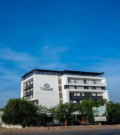 Hotel Dwarawata Отели рядом с достопримечательностью «Kamat Tourist»