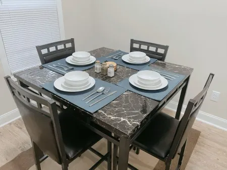 The Calm Nest - Close to CFV Hospital & Ft. Bragg Отели в г. Камберленд