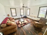 Cozy river front log cabin close to, Seneca Rocks, Dolly Sods, Spruce Knob Hotels in Pendleton County