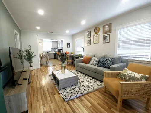 Detached Bungalow Home Prime location Close to DT Pasadena King Size -Bed! 29