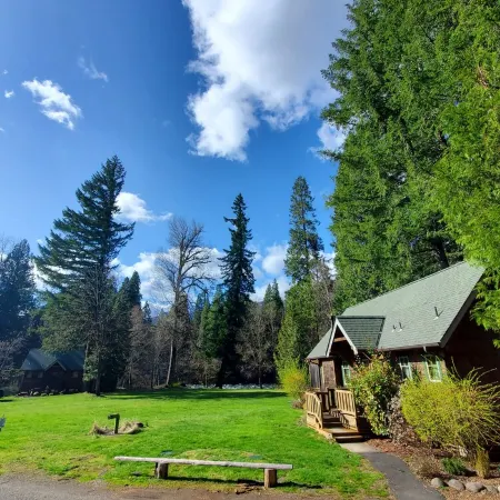 Riverfront Luxury Cabin #9 at The Log Cabin Inn