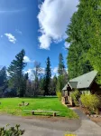 Riverfront Luxury Cabin #9 at The Log Cabin Inn