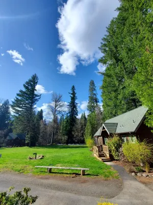 Riverfront Luxury Cabin #9 at The Log Cabin Inn