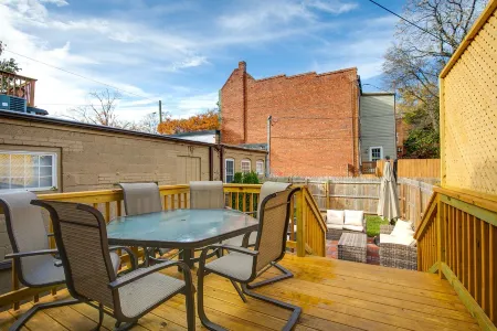 Unique Modern Farmhouse Comfort in the Heart of Richmond VA Отели рядом с достопримечательностью «Университет Ричмонд»