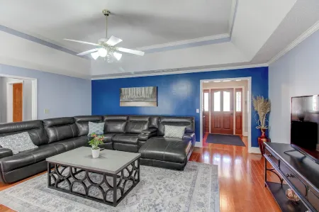 Quiet, Comfortable, Charming, Safe, 2-bedroom house with WiFi, AC in Conyers