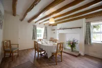 Stone Built Cottage with Large Enclosed Garden & Private Lake Area