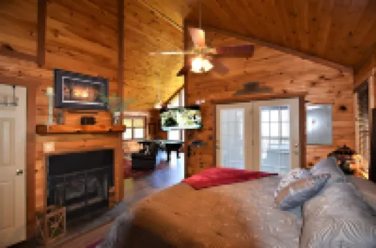 Vista Ridge Cabin, A Romantic Getaway in Helen, GA