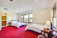 Vacation Home With Breathtaking Views, Ample Parking and Pool Table