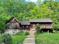 Nature Lover’s Cabin Retreat - private 24 acres w/trails and pond!
